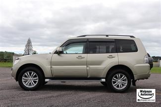 2014 Mitsubishi Pajero - Thumbnail