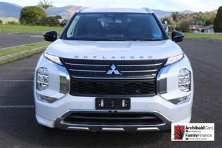 2022 Mitsubishi Outlander - Thumbnail