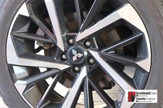 2022 Mitsubishi Outlander - Thumbnail