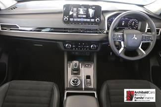 2022 Mitsubishi Outlander - Thumbnail