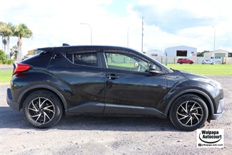 2017 Toyota C-Hr - Thumbnail
