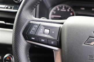 2024 Mitsubishi Outlander - Thumbnail