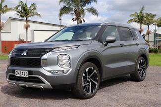 2024 Mitsubishi Outlander - Thumbnail