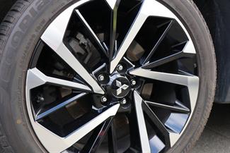 2024 Mitsubishi Outlander - Thumbnail