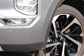 2024 Mitsubishi Outlander - Thumbnail