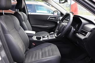 2024 Mitsubishi Outlander - Thumbnail