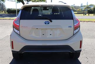 2018 Toyota Aqua - Thumbnail