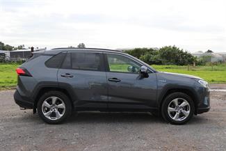 2021 Toyota RAV4 - Thumbnail