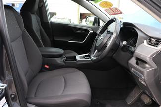 2021 Toyota RAV4 - Thumbnail