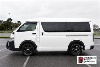 2017 Toyota Hiace - Thumbnail