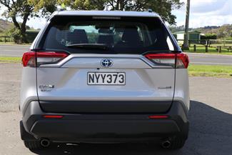 2021 Toyota RAV4 - Thumbnail