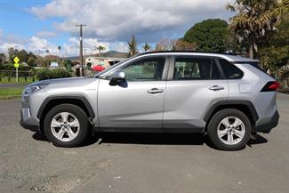 2021 Toyota RAV4 - Thumbnail