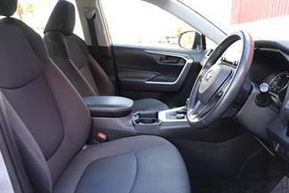 2021 Toyota RAV4 - Thumbnail