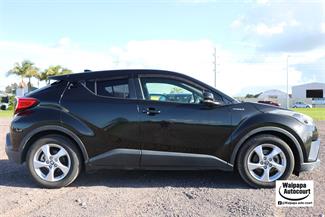 2017 Toyota C-Hr - Thumbnail
