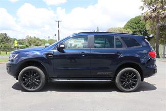 2022 Ford Everest - Thumbnail
