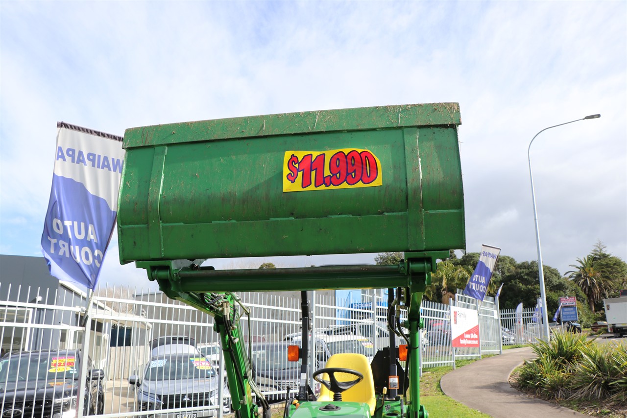 2006 John Deere 2305