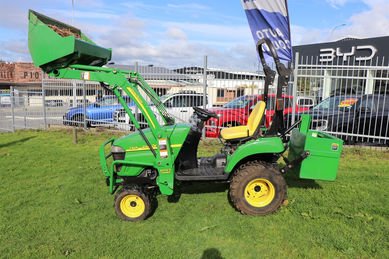 2006 John Deere 2305