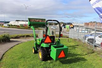 2006 John Deere 2305 - Thumbnail