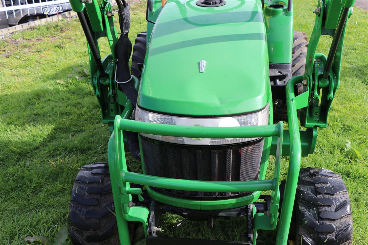2006 John Deere 2305