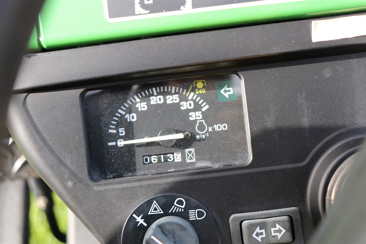 2006 John Deere 2305