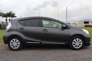 2013 Toyota Aqua - Thumbnail