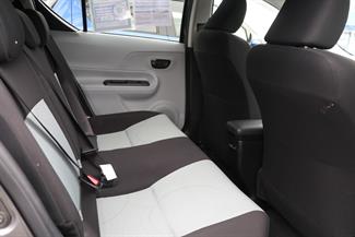 2013 Toyota Aqua - Thumbnail