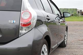 2013 Toyota Aqua - Thumbnail