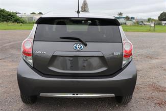 2013 Toyota Aqua - Thumbnail