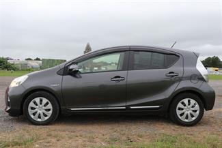 2013 Toyota Aqua - Thumbnail