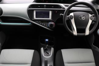 2013 Toyota Aqua - Thumbnail