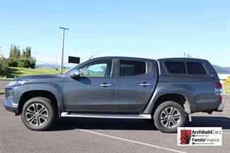 2022 Mitsubishi Triton - Thumbnail