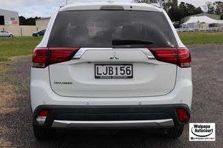 2018 Mitsubishi Outlander - Thumbnail