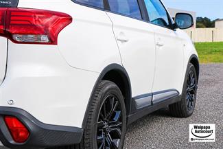 2018 Mitsubishi Outlander - Thumbnail