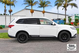 2018 Mitsubishi Outlander - Thumbnail