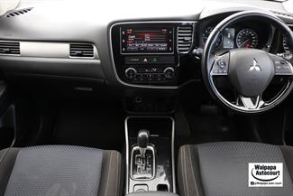 2018 Mitsubishi Outlander - Thumbnail