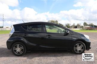 2013 Toyota Aqua - Thumbnail