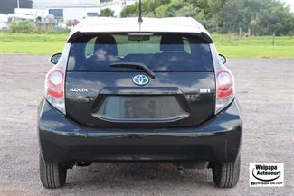 2013 Toyota Aqua - Thumbnail