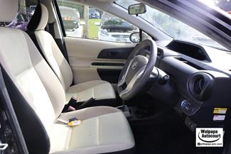 2013 Toyota Aqua - Thumbnail