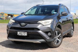 2018 Toyota RAV4 - Thumbnail