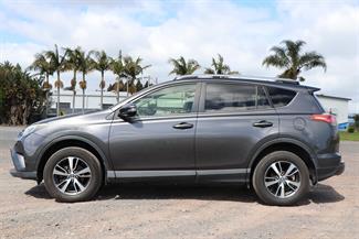 2018 Toyota RAV4 - Thumbnail