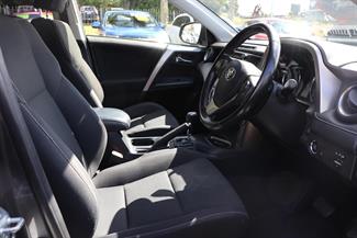 2018 Toyota RAV4 - Thumbnail