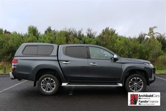 2022 Mitsubishi Triton - Thumbnail