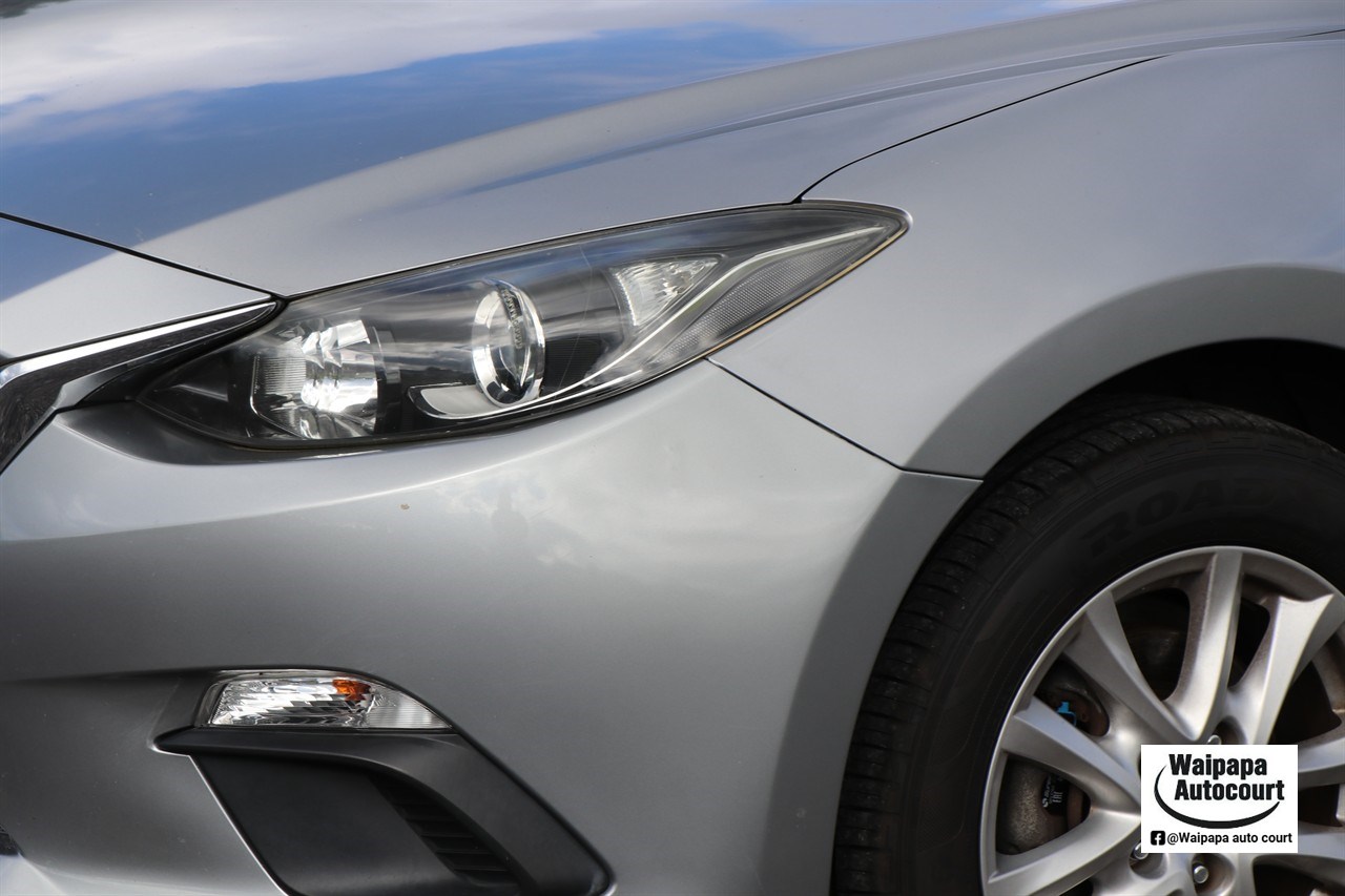 2016 Mazda Axela