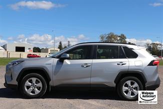 2021 Toyota RAV4 - Thumbnail