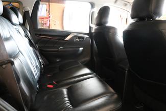 2016 Mitsubishi Pajero Sport - Thumbnail