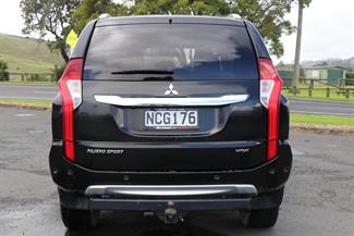 2016 Mitsubishi Pajero Sport - Thumbnail