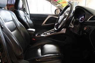 2016 Mitsubishi Pajero Sport - Thumbnail