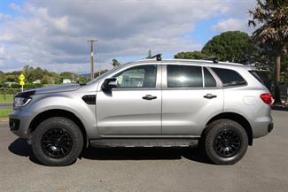 2022 Ford Everest - Thumbnail