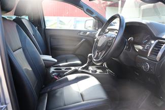 2022 Ford Everest - Thumbnail