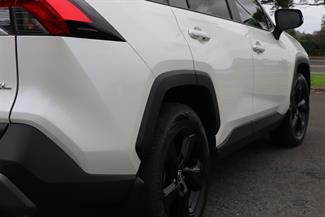 2020 Toyota RAV4 - Thumbnail